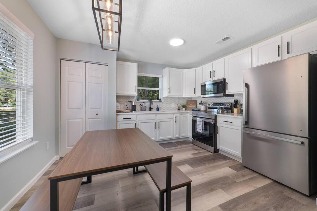 New Modern Bungalow Close To Downtown! Fully Fenced Yard Сент Августин Екстериор снимка