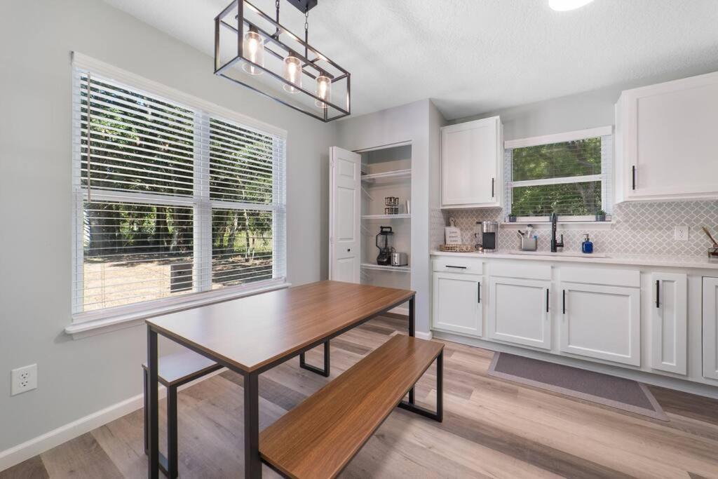 New Modern Bungalow Close To Downtown! Fully Fenced Yard Сент Августин Екстериор снимка