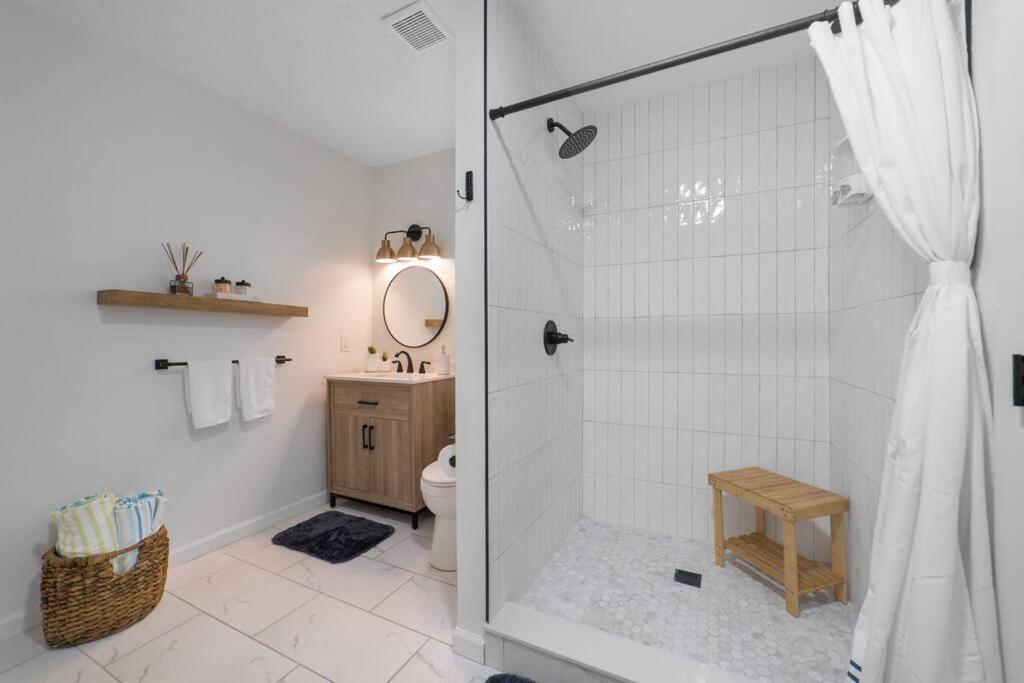 New Modern Bungalow Close To Downtown! Fully Fenced Yard Сент Августин Екстериор снимка