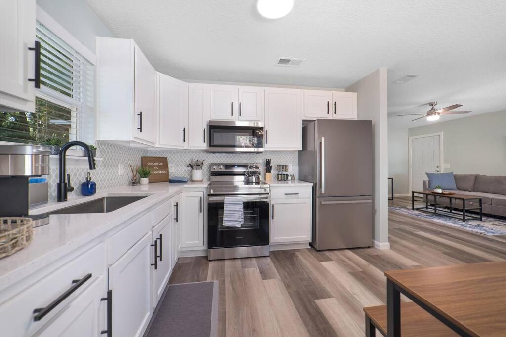 New Modern Bungalow Close To Downtown! Fully Fenced Yard Сент Августин Екстериор снимка