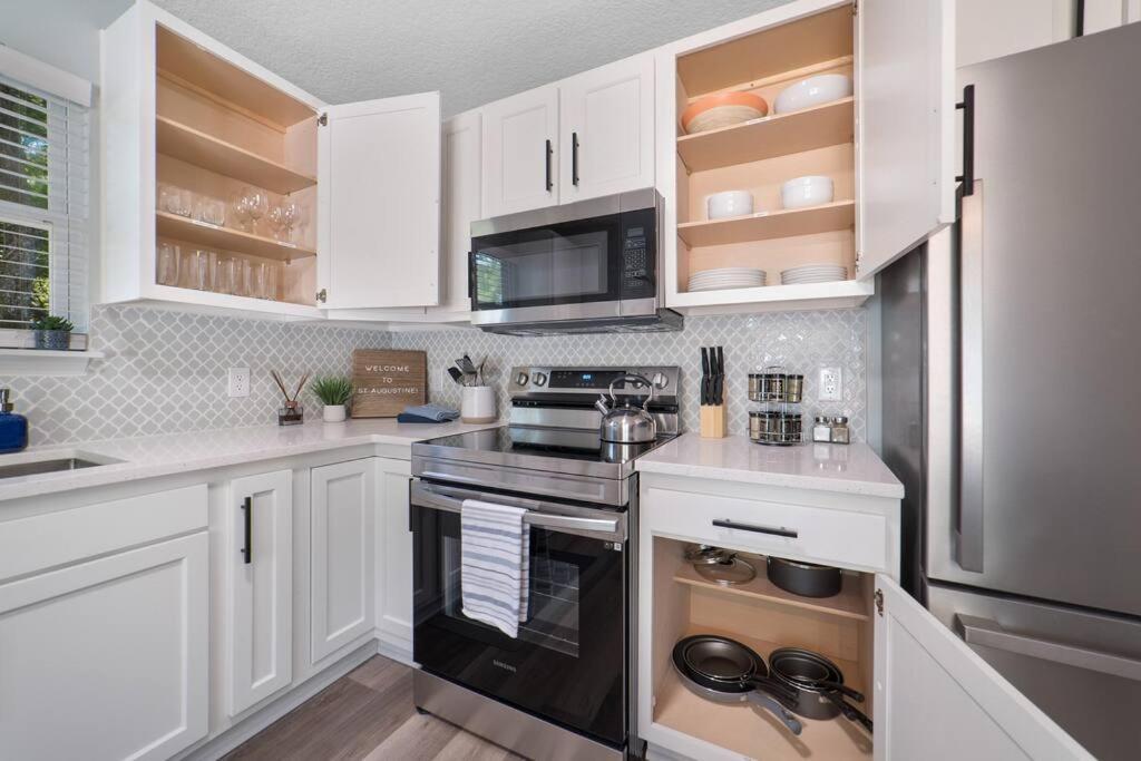 New Modern Bungalow Close To Downtown! Fully Fenced Yard Сент Августин Екстериор снимка