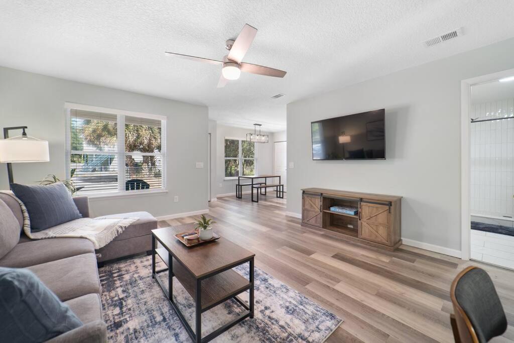 New Modern Bungalow Close To Downtown! Fully Fenced Yard Сент Августин Екстериор снимка