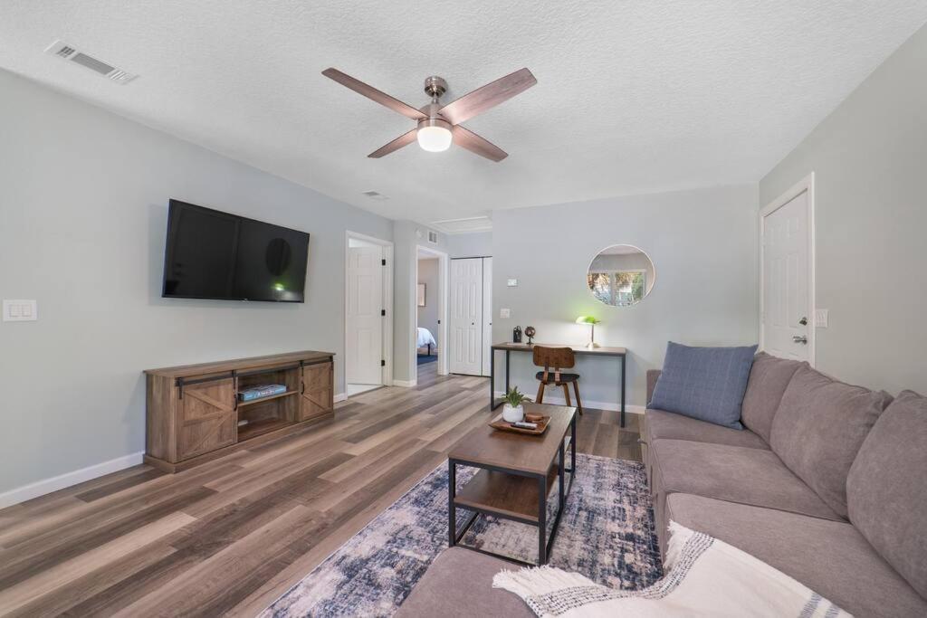 New Modern Bungalow Close To Downtown! Fully Fenced Yard Сент Августин Екстериор снимка